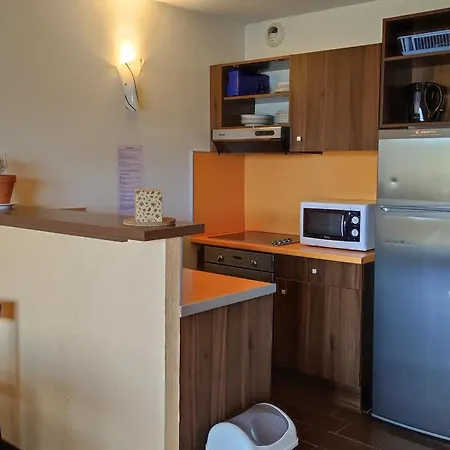 T3 Duplex Avec Piscine Et Sauna, Terrasse Et Garage - Chateau Des Magnans, - Fr-1-165b-57 Apartment Jausiers