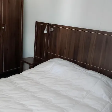 T3 Duplex Avec Piscine Et Sauna, Terrasse Et Garage - Chateau Des Magnans, - Fr-1-165b-57 *
