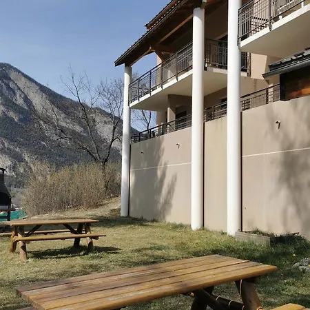 T3 Duplex Avec Piscine Et Sauna, Terrasse Et Garage - Chateau Des Magnans, - Fr-1-165b-57 Apartment Jausiers
